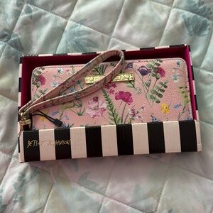 Nwt wallet